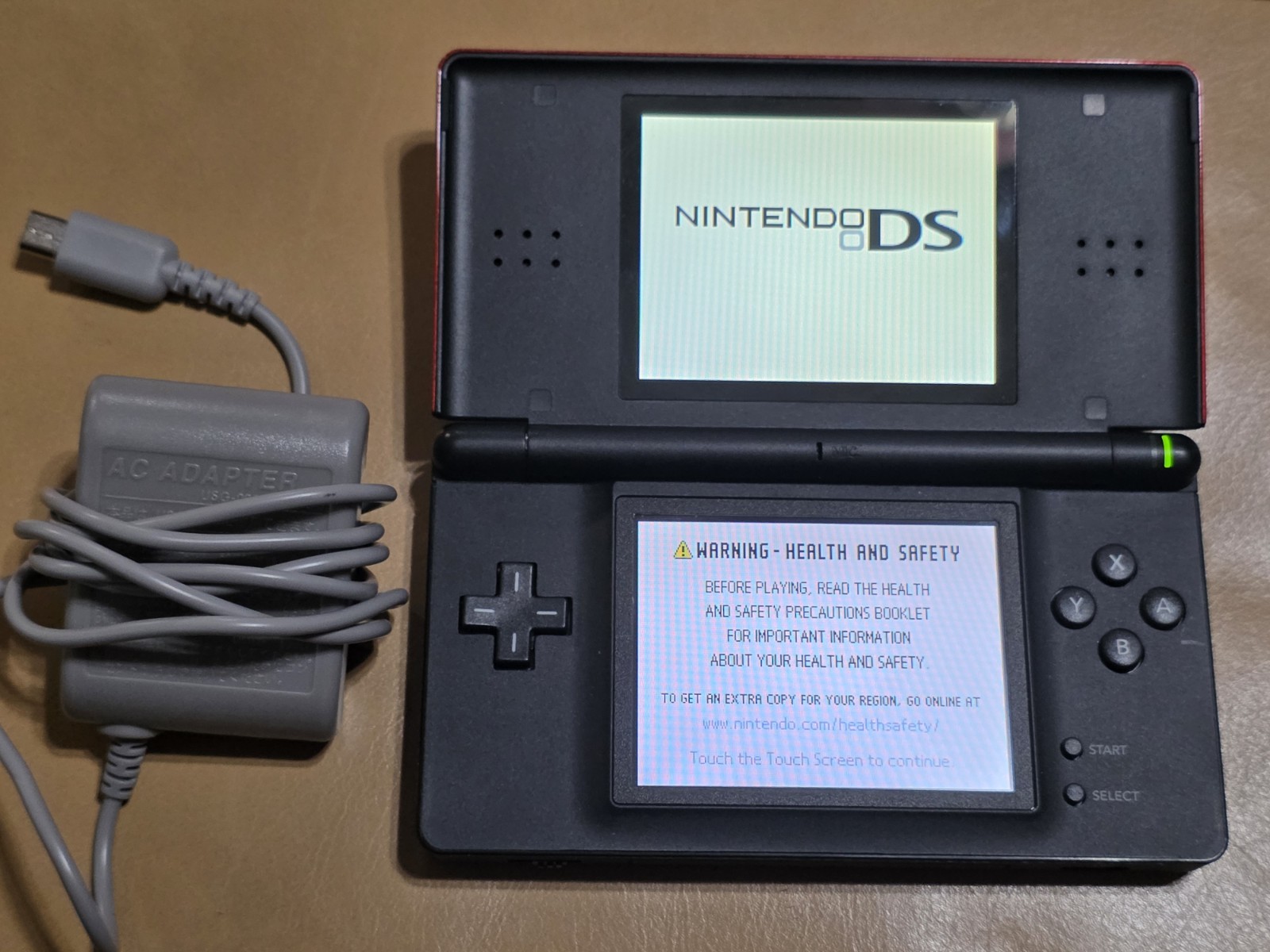 Nintendo DS Lite – Crimson Red/Black – Charger Included No Pen Great Condition