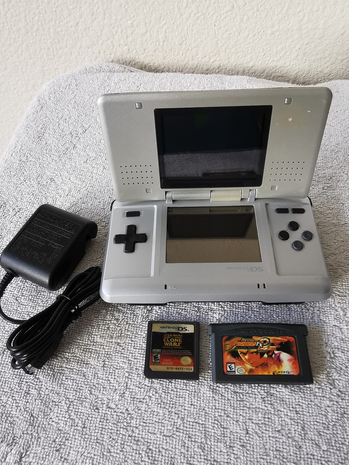 Nintendo DS Handheld System Silver NTR-001 w/Games The King of Fighters Working