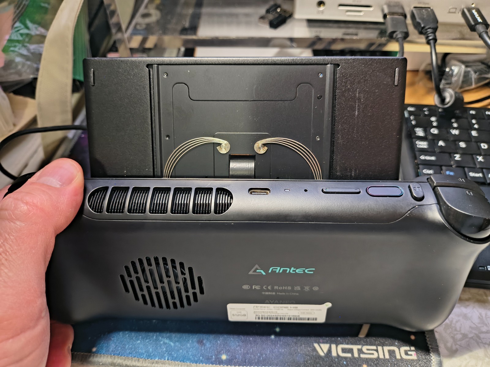 Handheld Windows 11 Pc