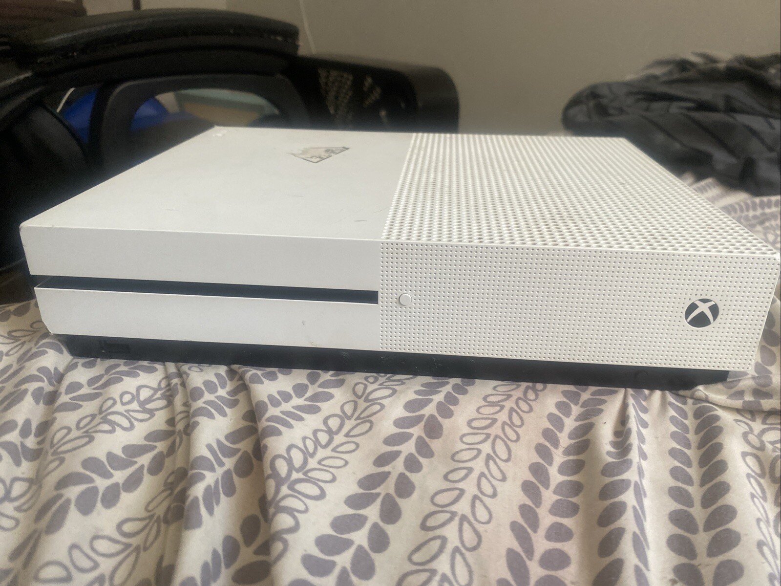 Microsoft Xbox One S 500GB – White Has Small Chipper Edges On The Bottom