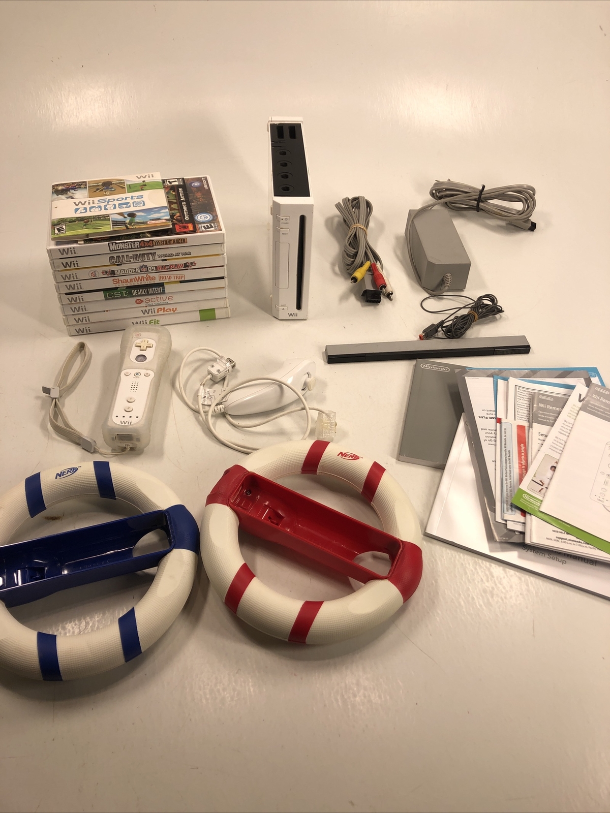 Nintendo Wii White System Console Bundle, Controller 10 Games More