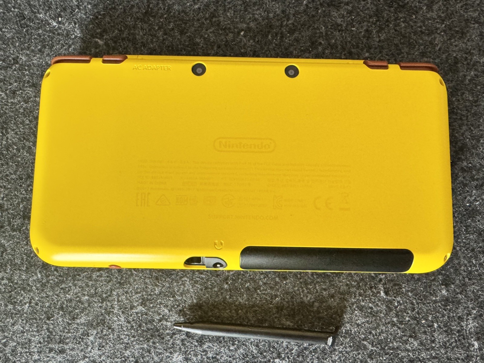Nintendo New 2DS XL Pikachu Edition US Model W Charger Stylus