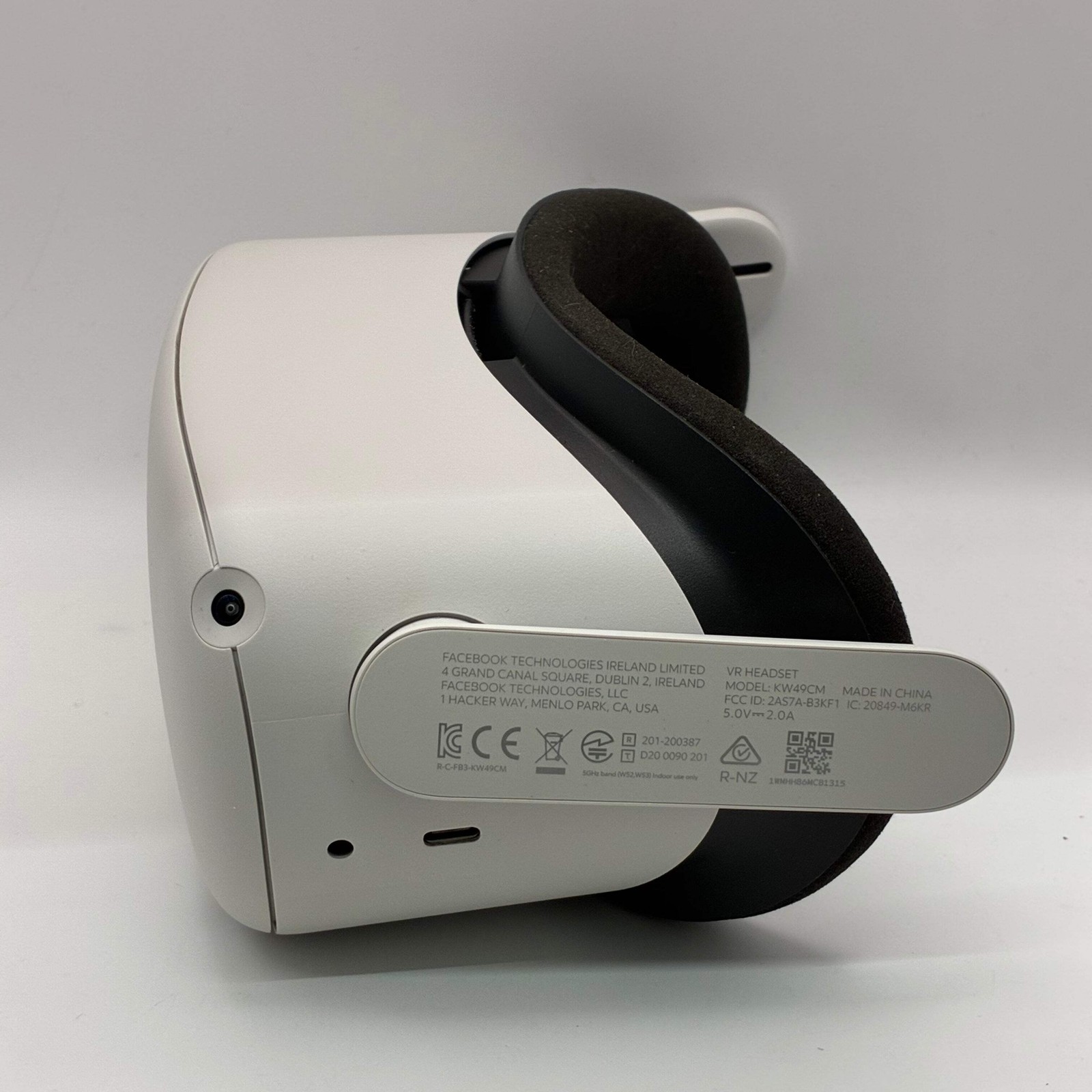 Meta Quest 2 KW49CM 128GB White VR Headset W/ Controllers – Used B