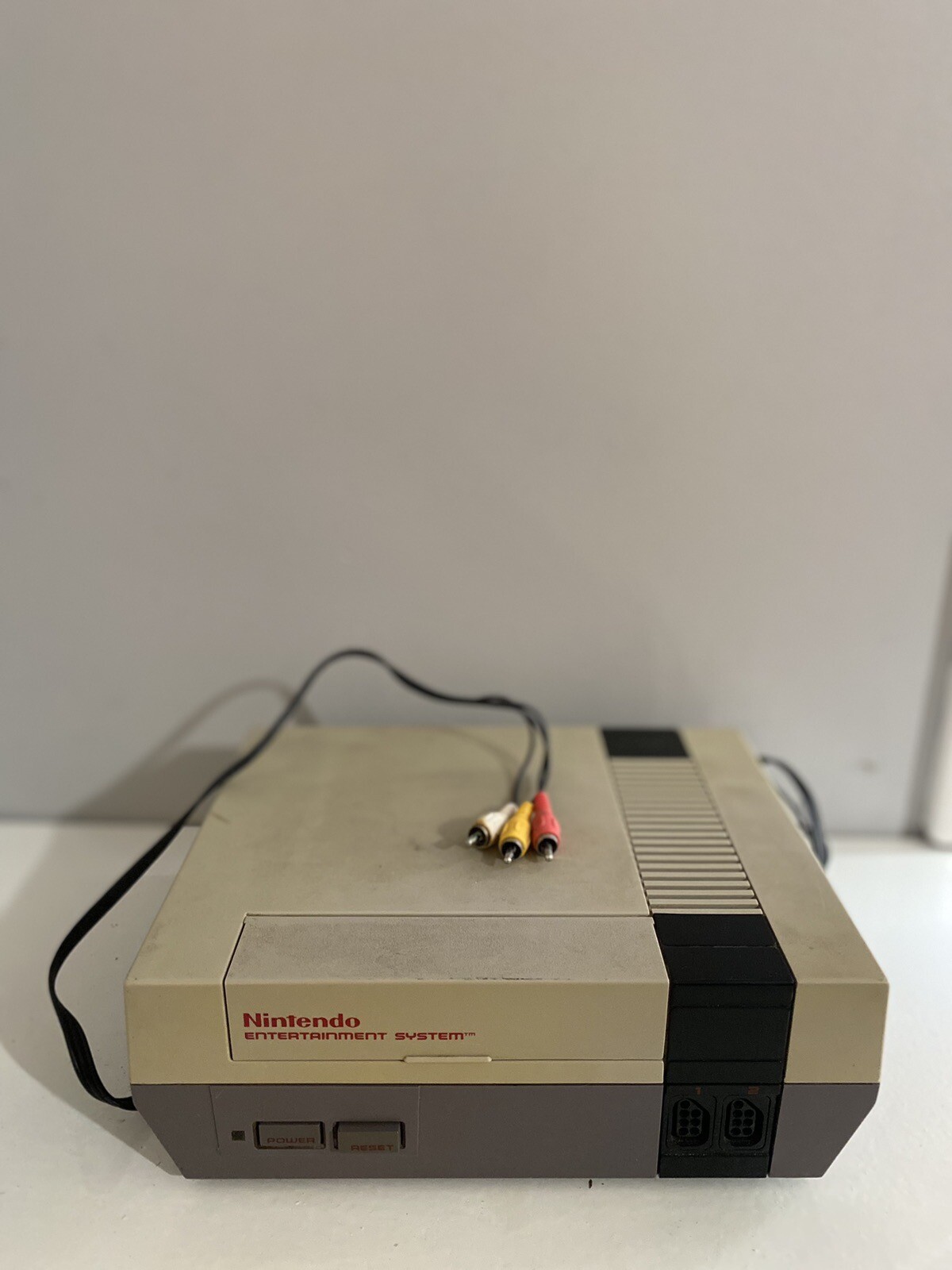 Nintendo Entertainment System NES Console – Gray (NES-001)