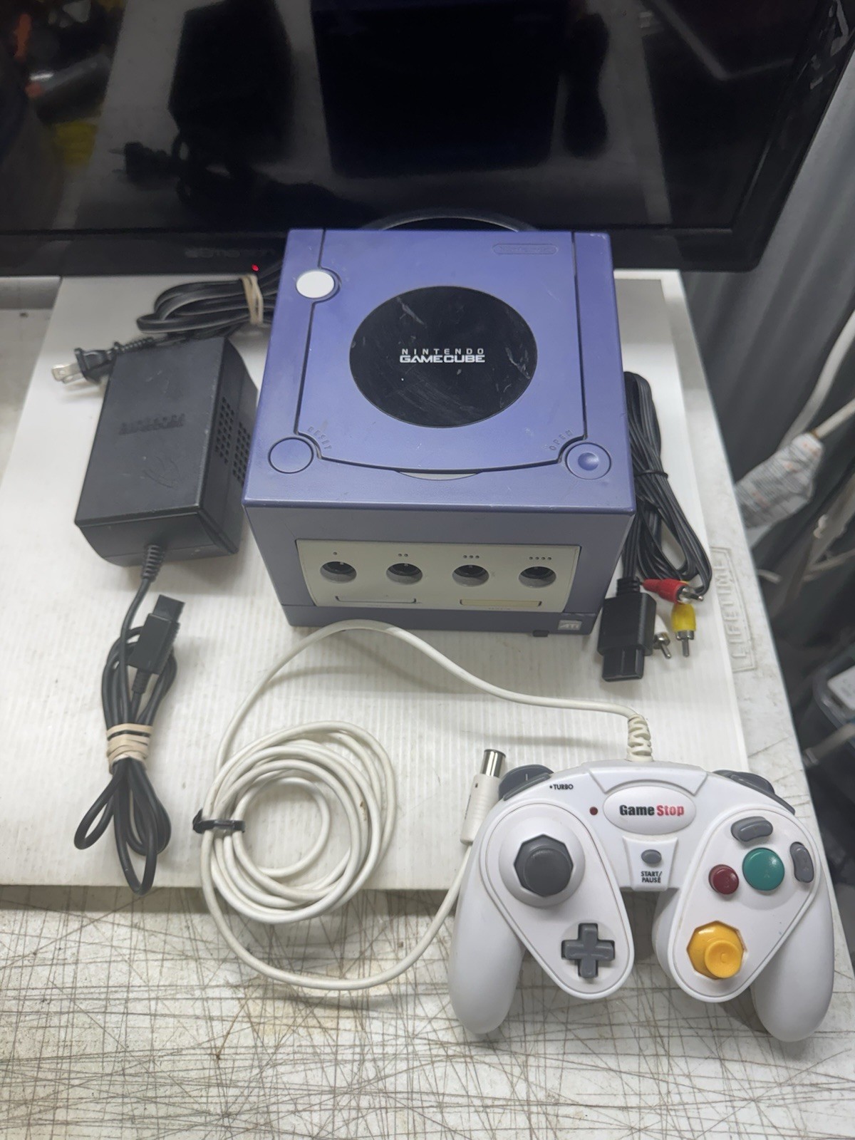 Nintendo GameCube DOL-001 Gaming System – Indigo 1 Controller