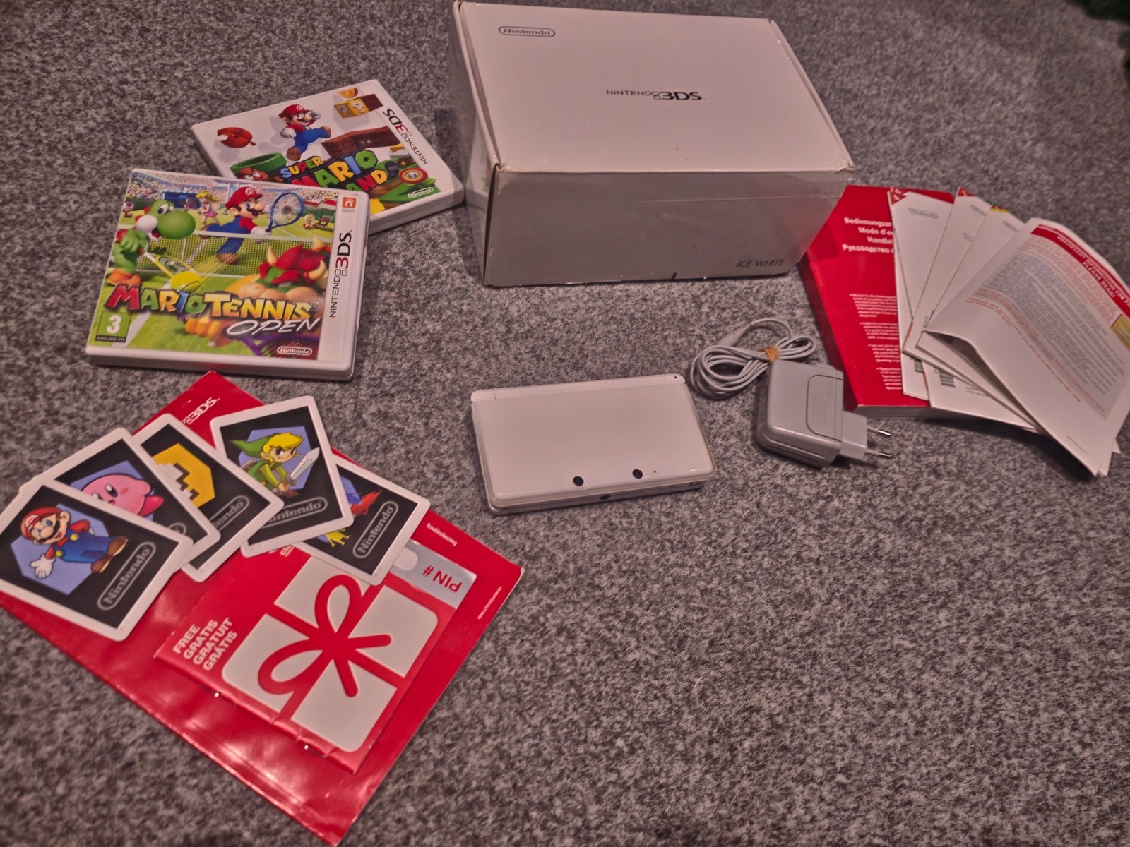 Nintendo 3DS Ice White CIB Bundle + Charger + Toy Story 3 + Box & Manuals Tested