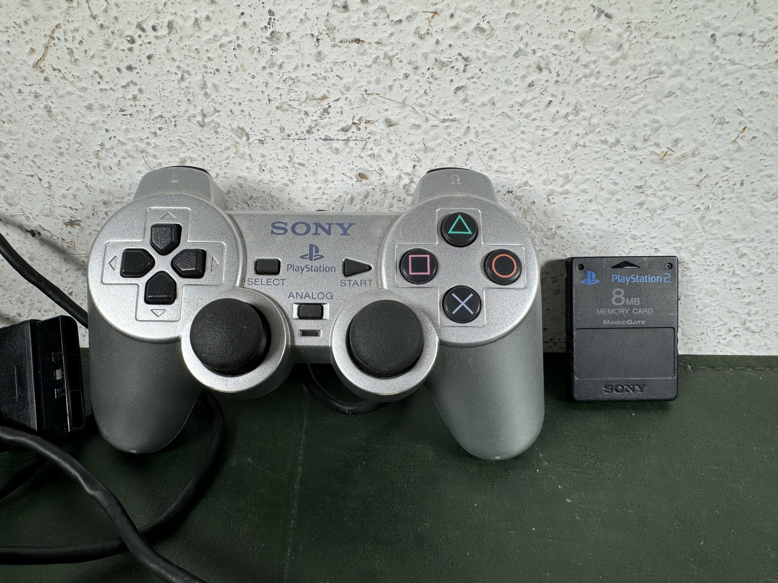 PlayStation 1 Controller & 8 MB Memory Card