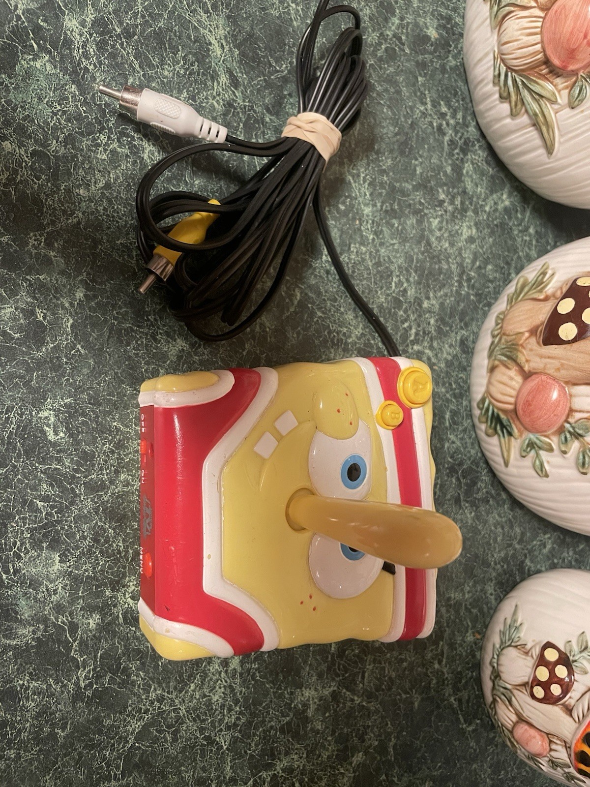 JAKKS Pacific SpongeBob TV Games Plug & Play Microconsole Yellow Red