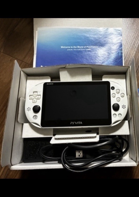 Sony PS Vita PCH-2000ZA22 1GB Handheld Console – Glacier White