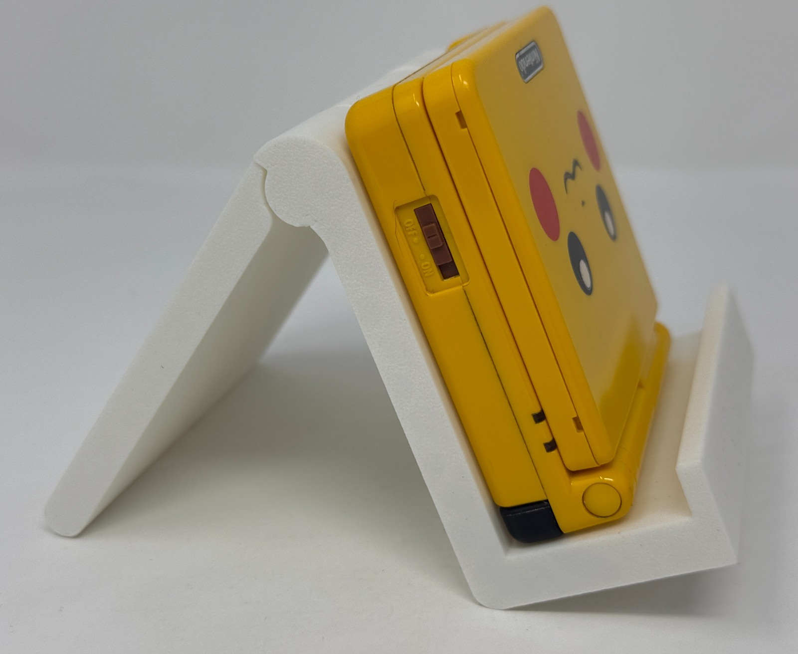 Nintendo Gameboy Advance SP Toys “R” Us Exclusive Limited Edition Pikachu IN BOX
