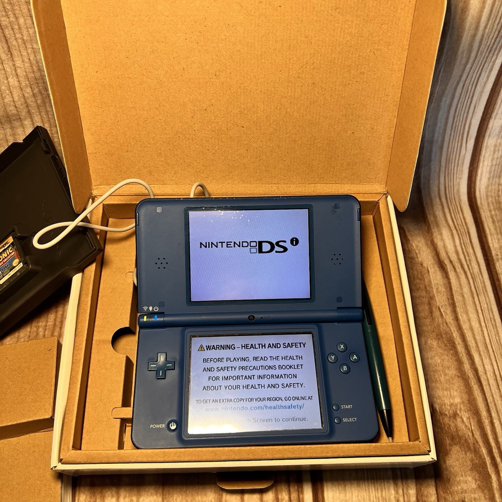 Nintendo DSi XL Handheld System – Midnight Blue