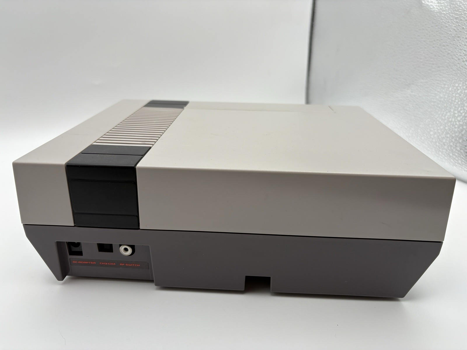 Nintendo NES Console Bundle W/ OEM Cables & Controller + Zapper & Mario DH CLEAN