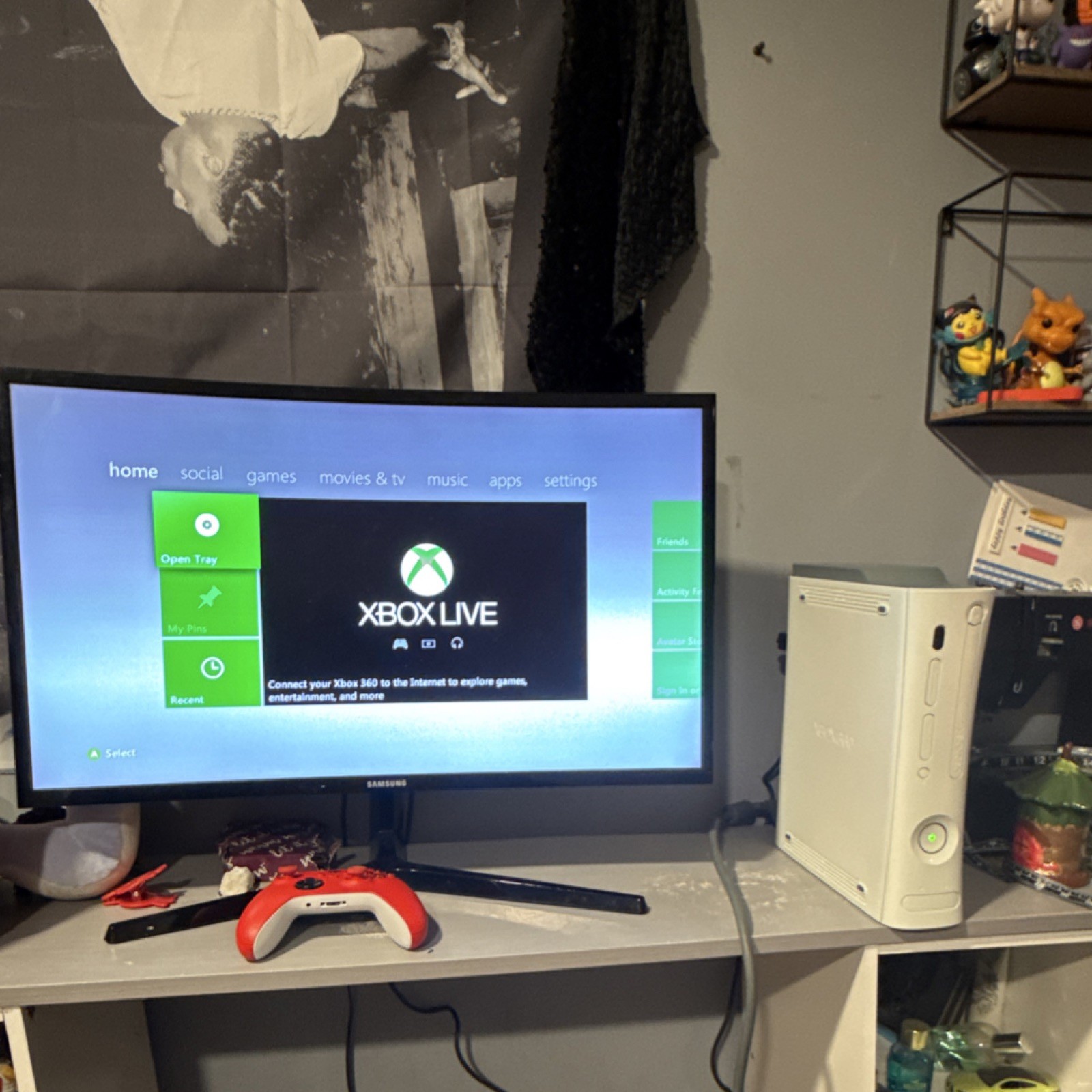 Microsoft Xbox 360 White Console w/ 60GB HD,2 Controllers Pink/Black