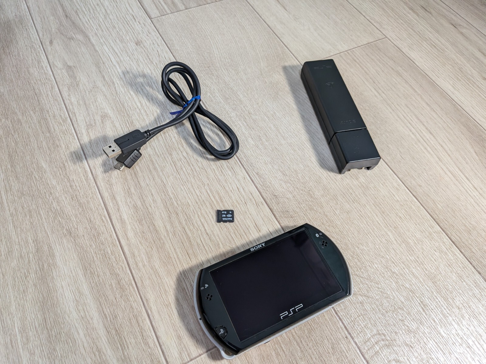 sony psp go console black and 8gb memory Tested Work – many songs by Perfume