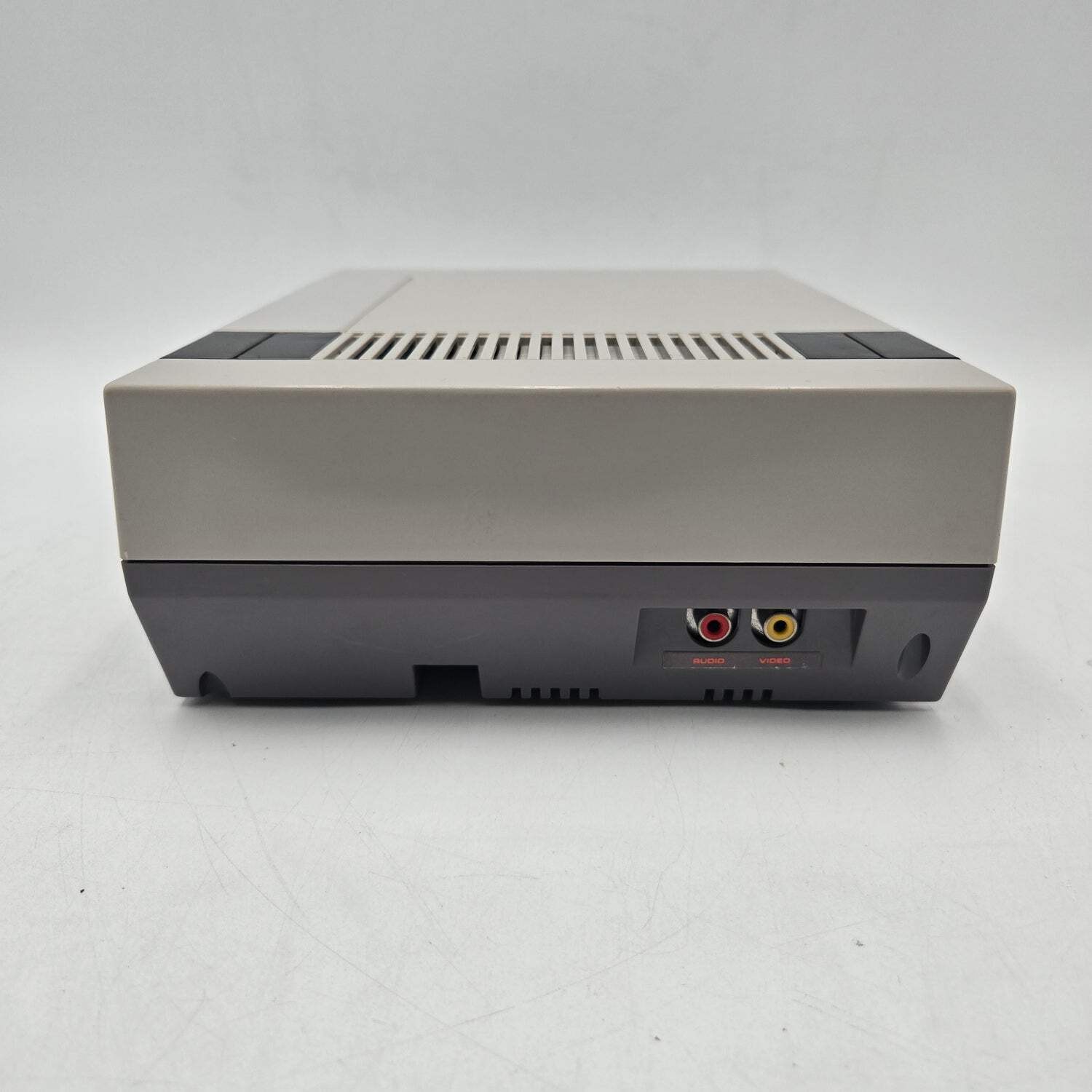 Nintendo Entertainment System NES Video Game Console NES-001 Gray