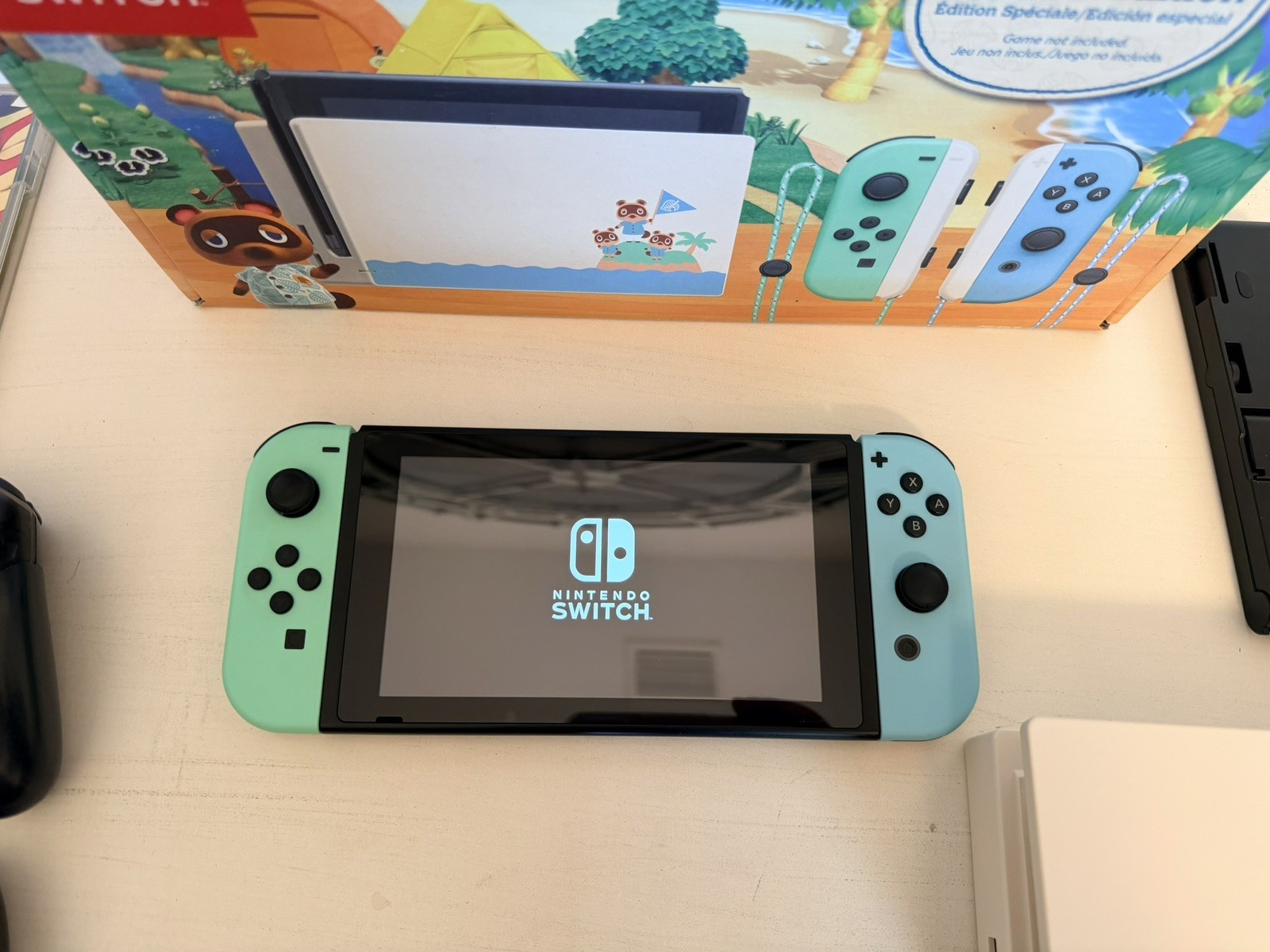 Nintendo Switch Animal Crossing Special Edition + Pro Controller/Pokemon Shield