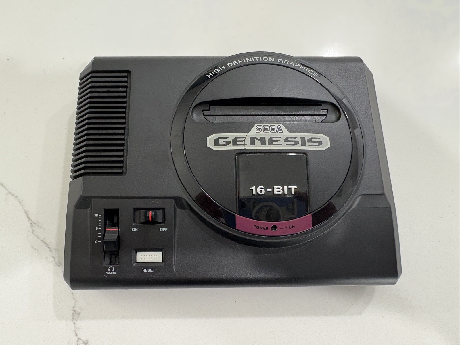 SEGA GENESIS MK-16000 (GO1065085) Two Controllers