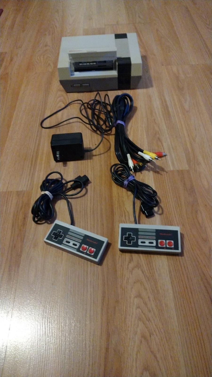 Nintendo Entertainment System NES Console – Gray (NES-001) With 1 Cartilage