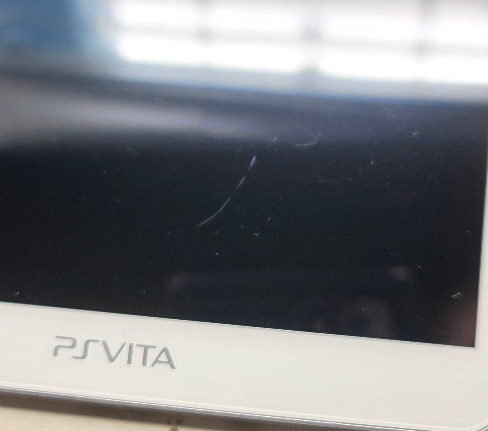 Sony PlayStation PS Vita PCH-1000/1001 White WIFI w Charger 4GB Region Free