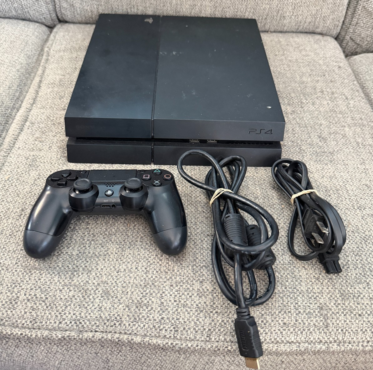 Sony PS4 PlayStation 4 500GB CUH-1001A Launch Model Bundle Controller Tested