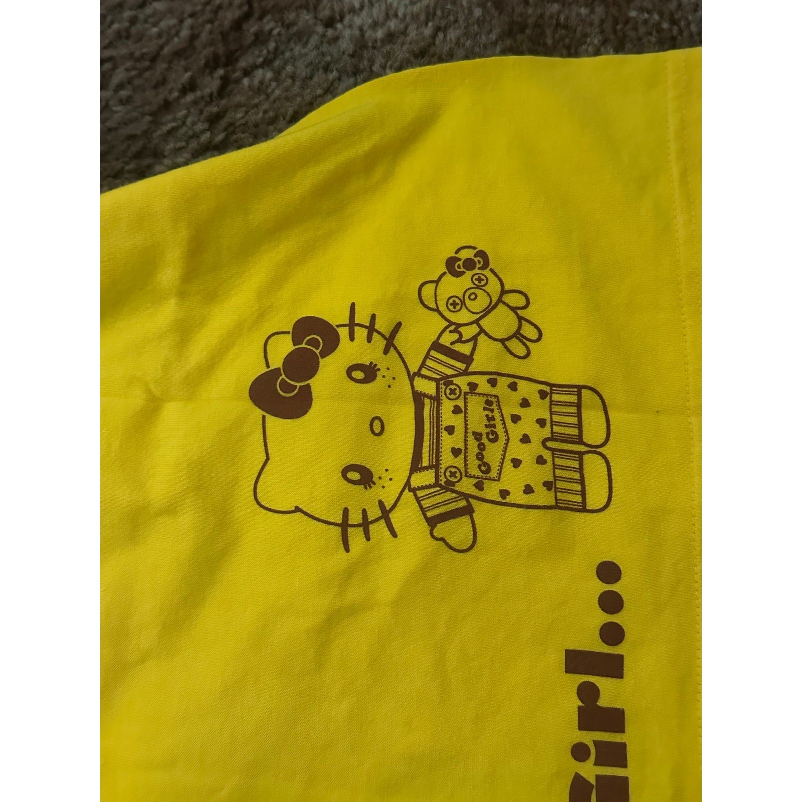 Universal Studios Japan Hello Kitty Chucky Graphic T Shirt Adult Size S Yellow