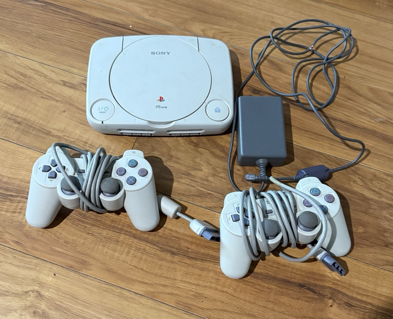 PlayStation 1 Bundle 2 controllers + 9 Games *Working* *Missing AV Output*