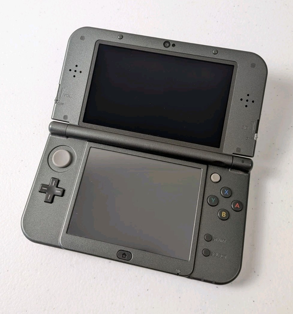‘New’ Nintendo 3DSXL Console – Monster Hunter 4 Special Edition *PAL VERSION*