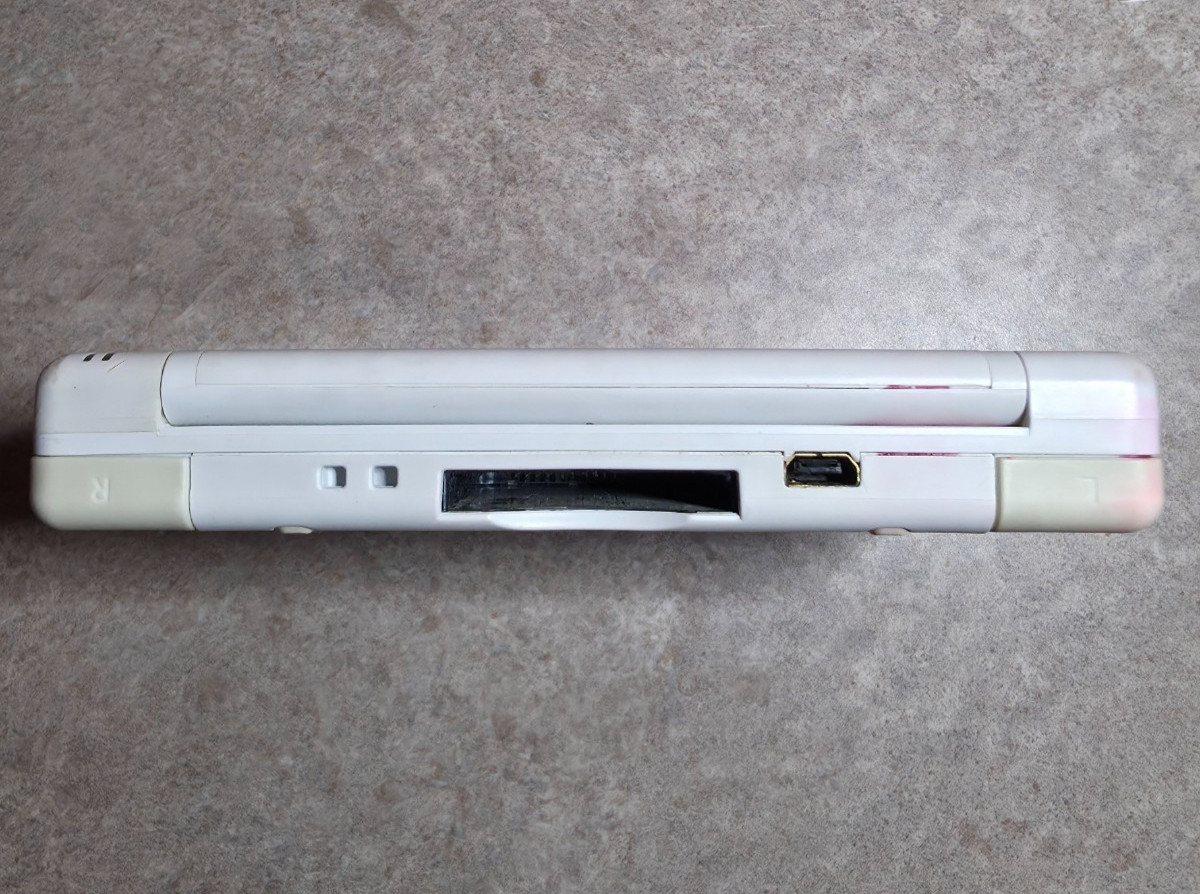 Nintendo DS Lite Handheld Console – Polar White w/ OEM wall and car Charger