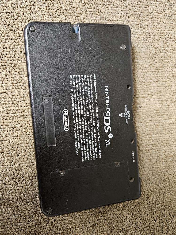 NINTENDO DSI XL (SCUFFED TOUCHSCREEN. TESTED, WORKS!) (DJ1038434)