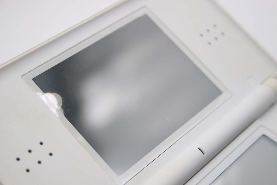 Nintendo DS Lite Console – White USG-001 w/ Charger and Mario Games! from Japan