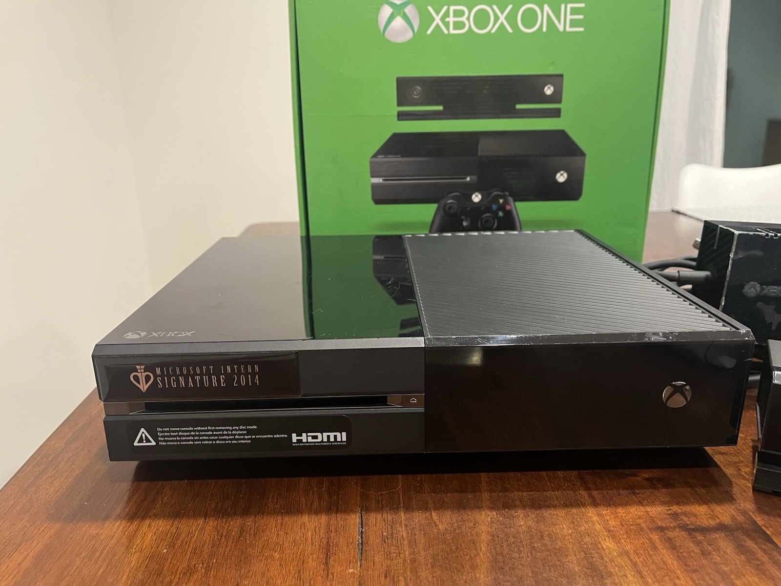 Xbox One Microsoft Intern Signature 2014
