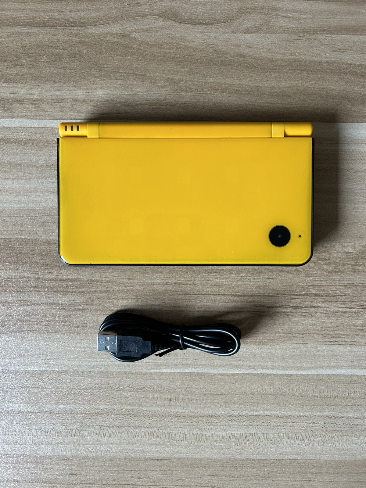 USA VERSION Yellow Nintendo DSi XL Handheld System with Charger FAST SHIPPING