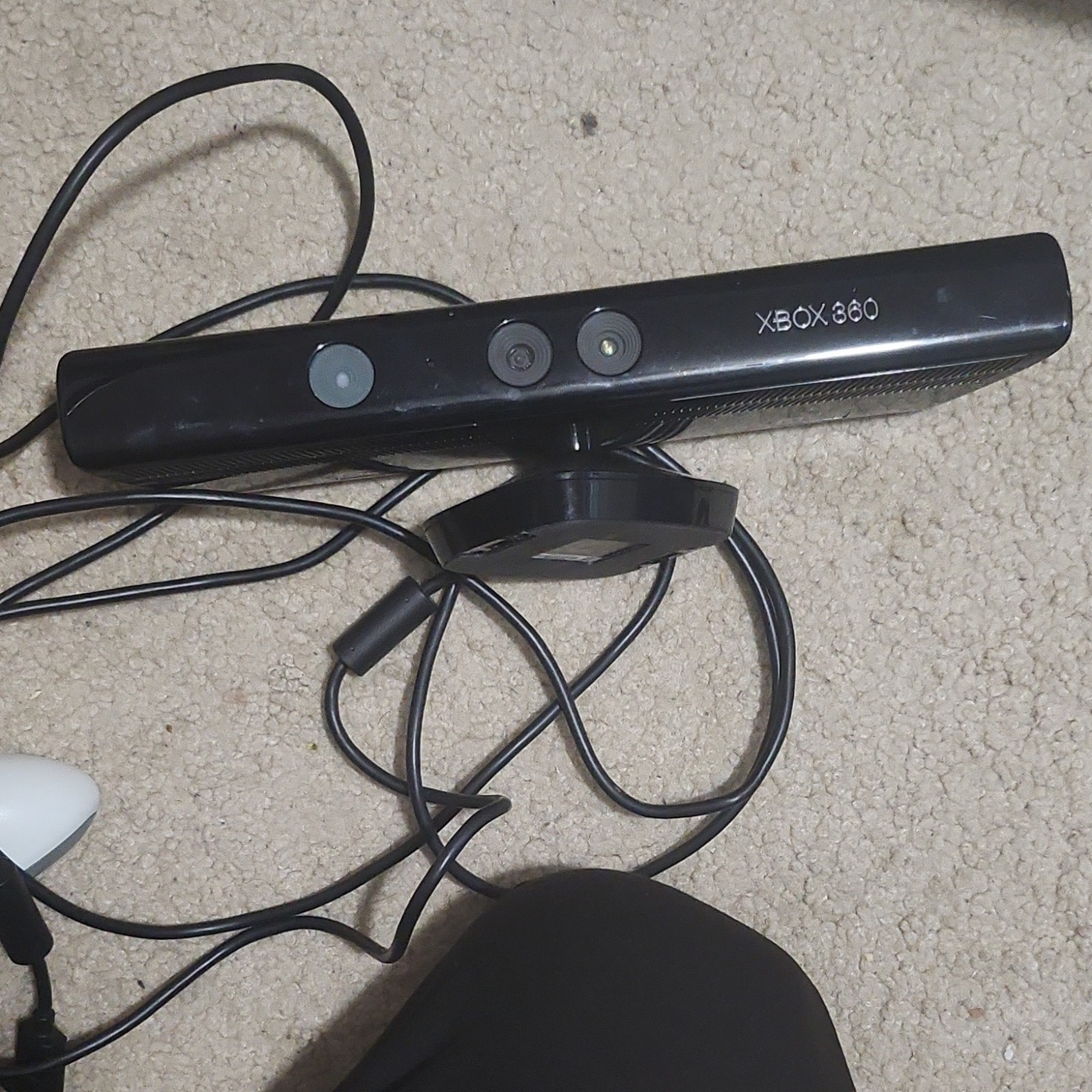 Microsoft Xbox 360 4GB Black Kinect Ready Wi-Fi Console Bundle with Controller