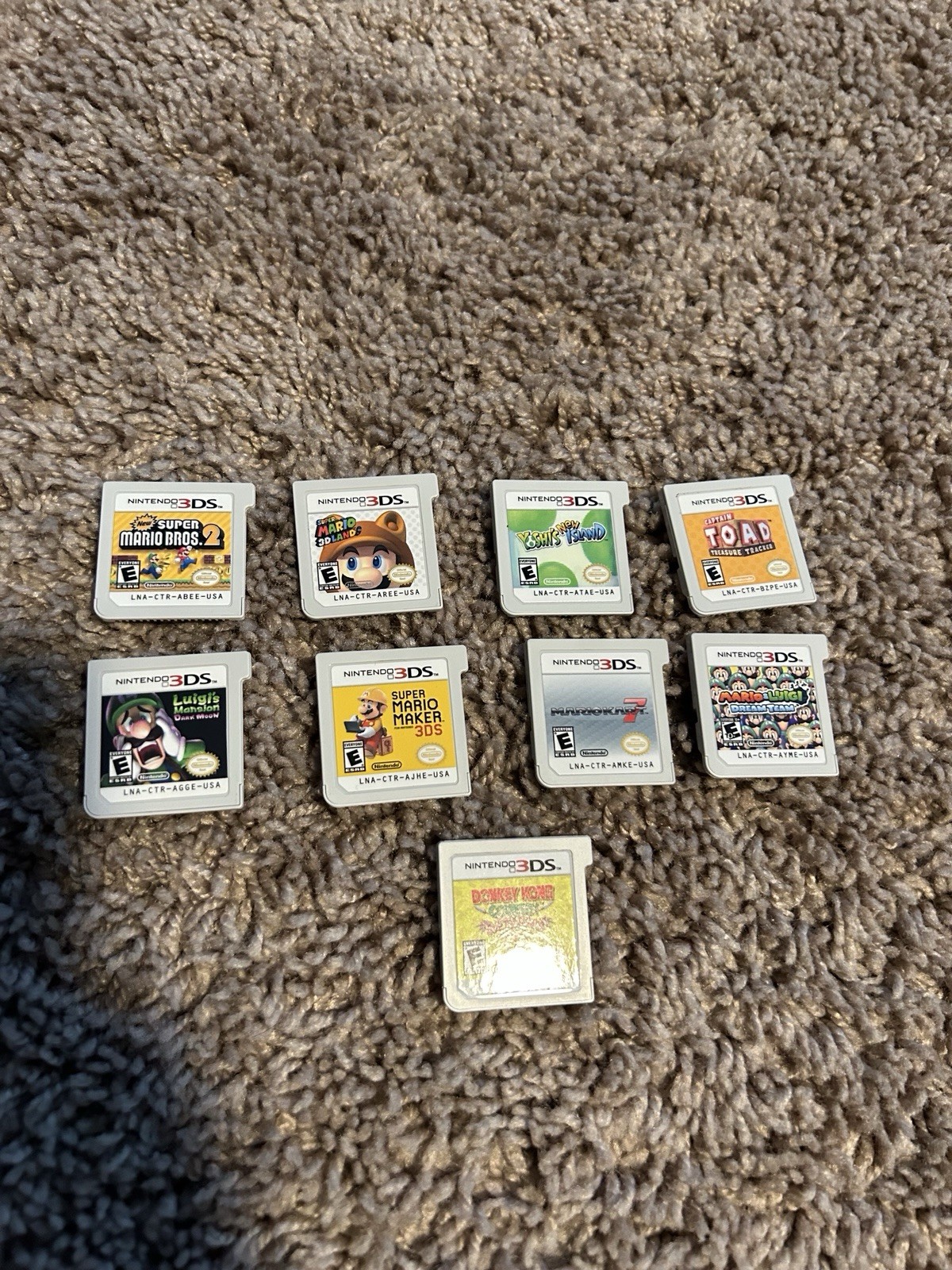 Nintendo 3ds Galaxy XL, in good condition, comes with box, charger, and 9 games!