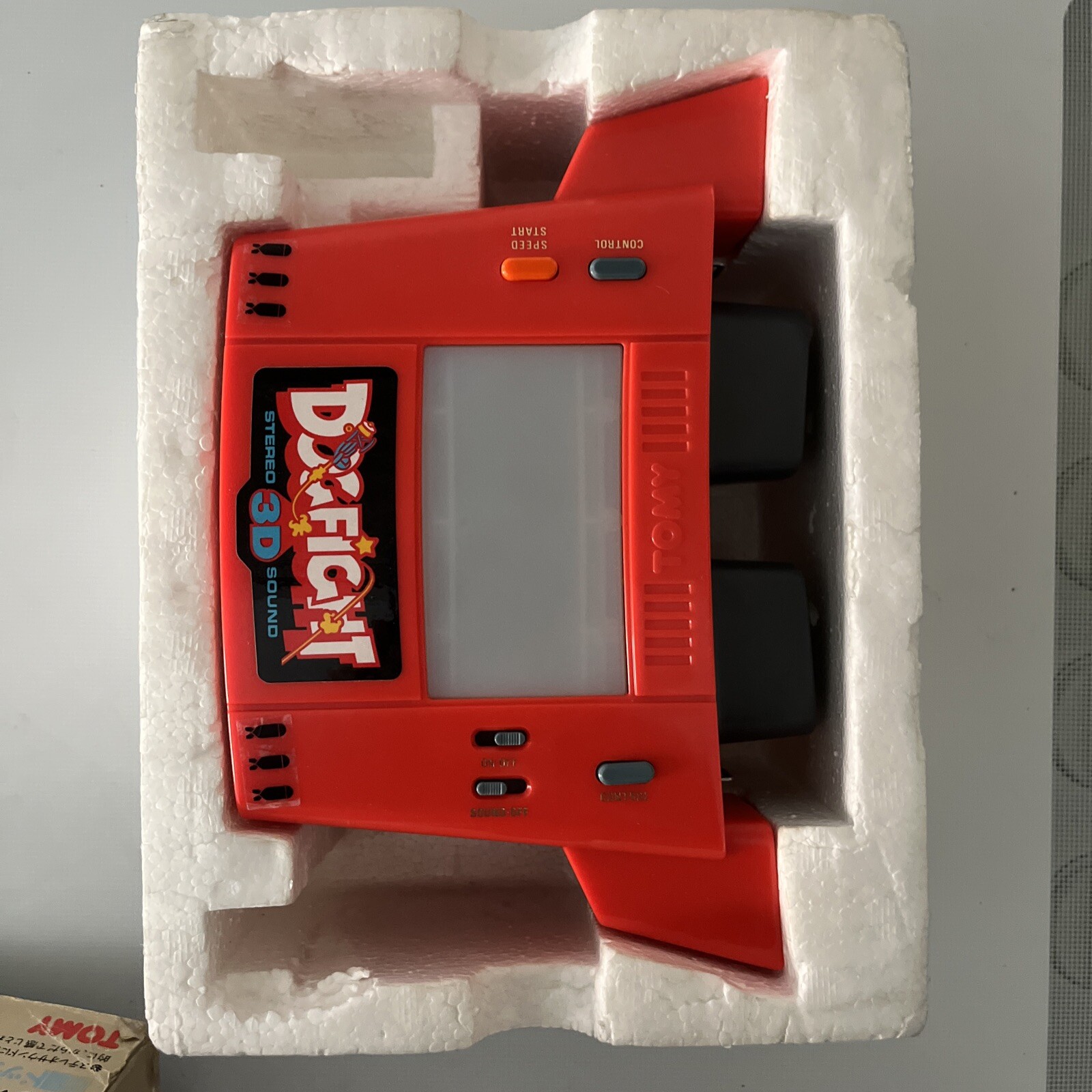 Vintage TOMY DOG FIGHT 3D Stereo Handheld LCD Game 1983 BOX TOMYTRONIC