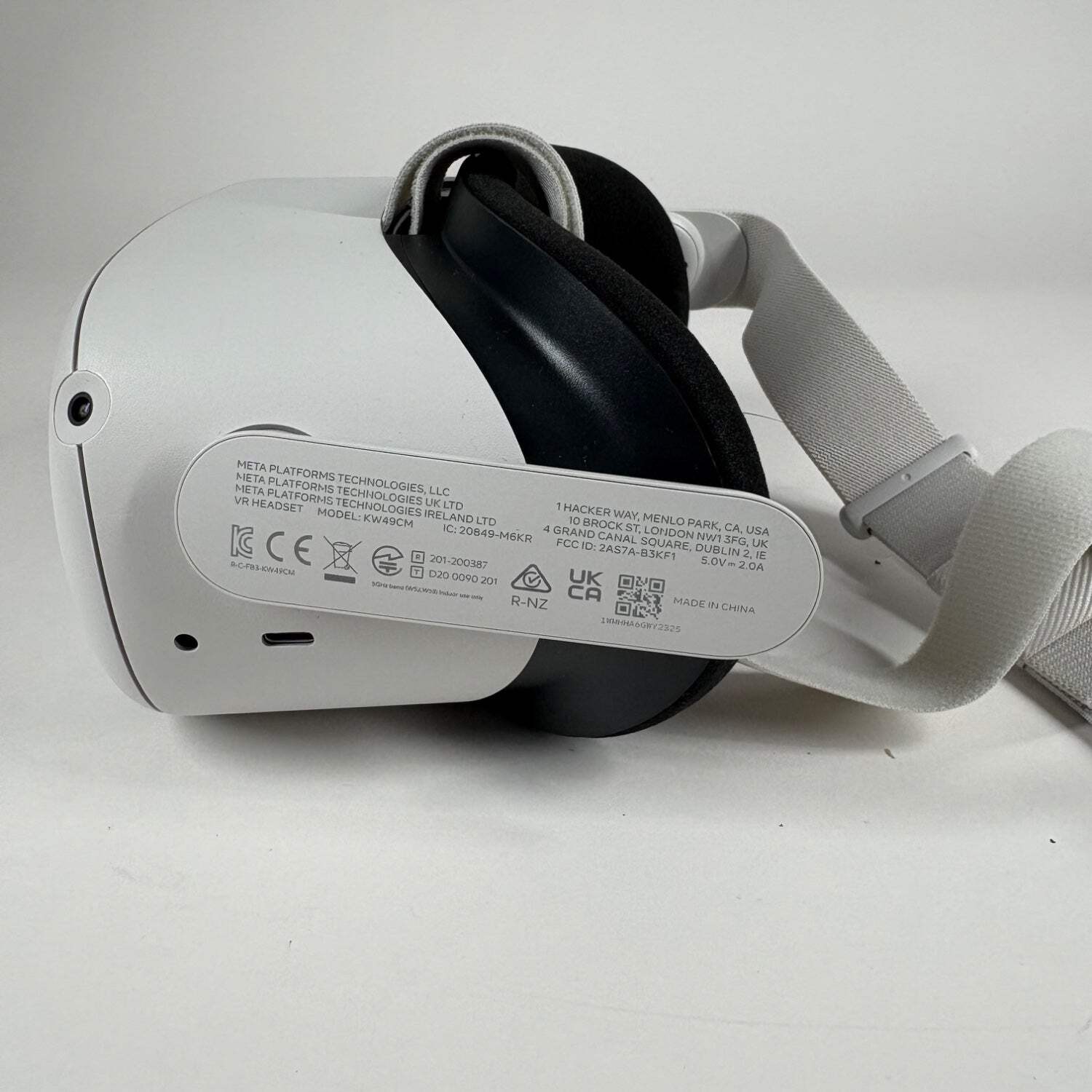 Meta Quest 2 128GB Standalone All-in-One VR Headset KW49CM