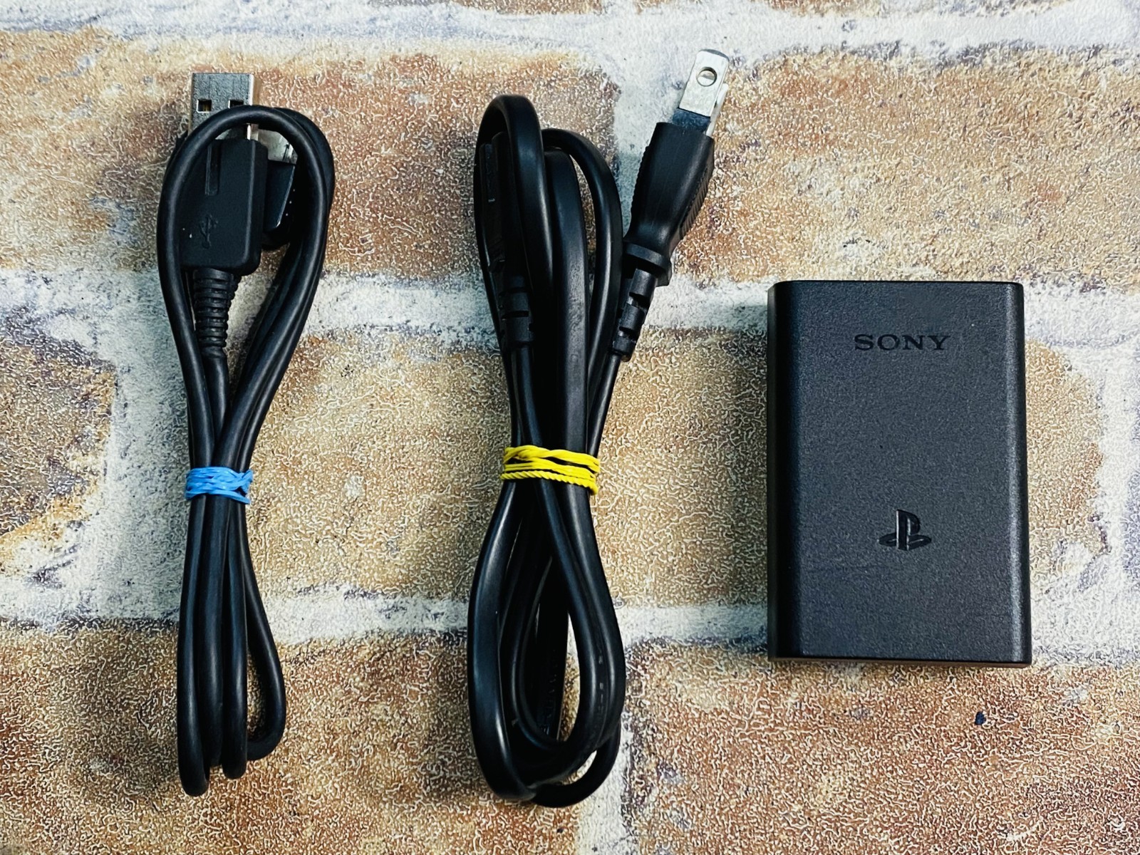 PS Vita PCH-1100 Crystal Black SONY Playstation 8GB Charger Mobile Case Ex DDP
