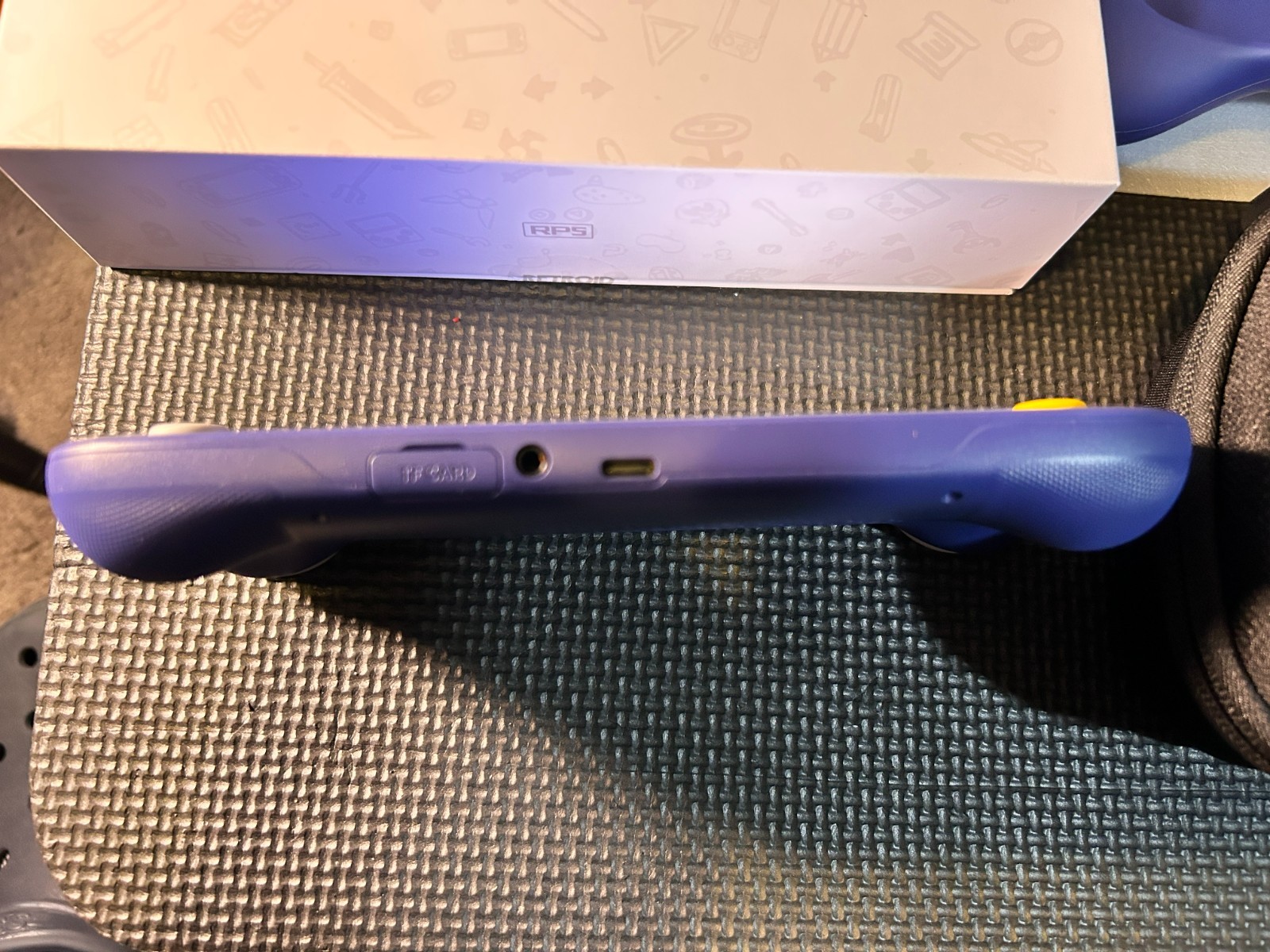 RETROID POCKET 5 (PURPLE) 8GB/128GB (FREE CASE AND GRIP) MUST BE SET UP (GXRG)