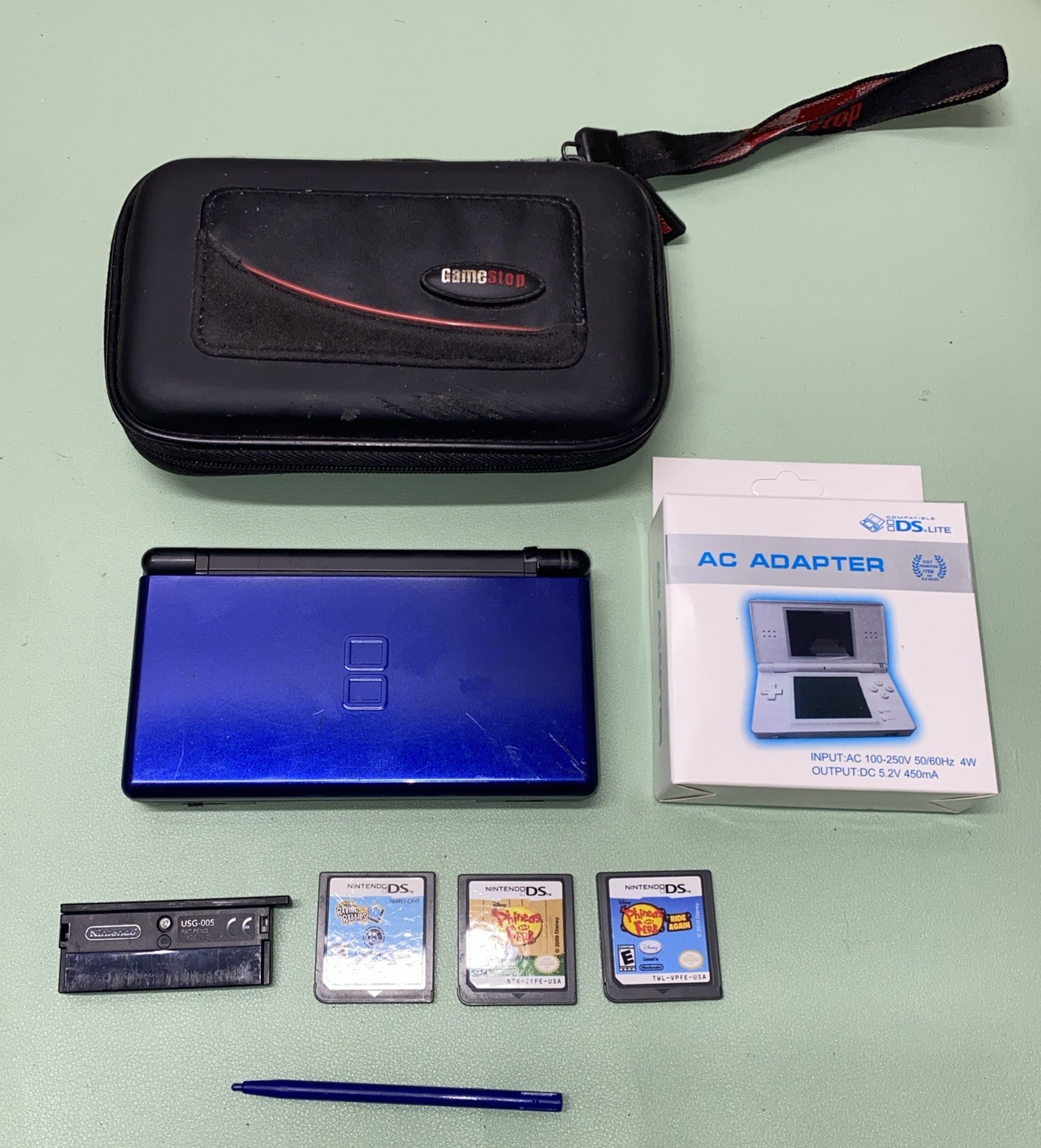 Nintendo DS Lite Blue(USG-001) W/3 Games, Stylus, Charger, Case READ