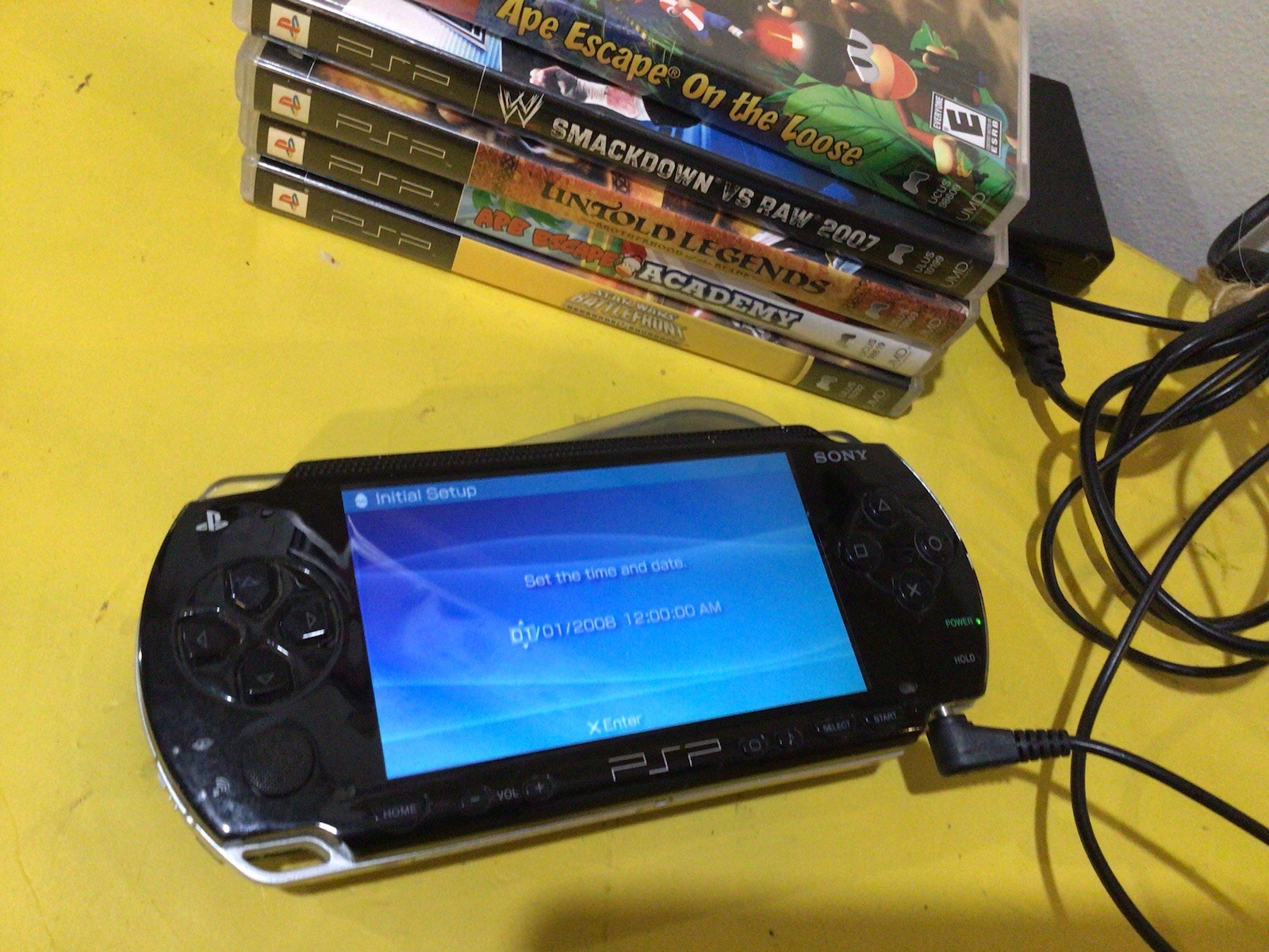 PSP 1001 Sony handheld console with 5 games and charger