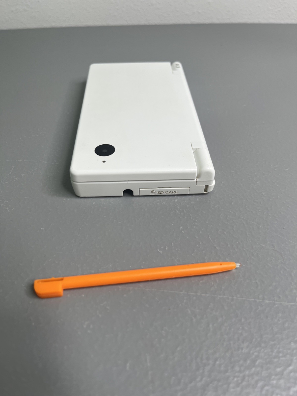 Nintendo DSi White Handheld Console System TWL-001 W/ Stylus No Charger —Tested