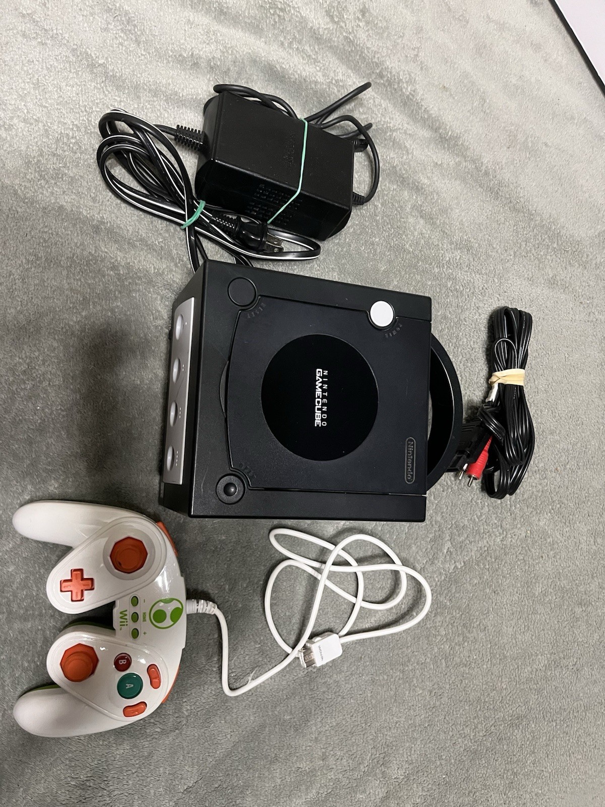 Nintendo GameCube DOL-101(USA) Black Console with Yoshi Controller and Cables