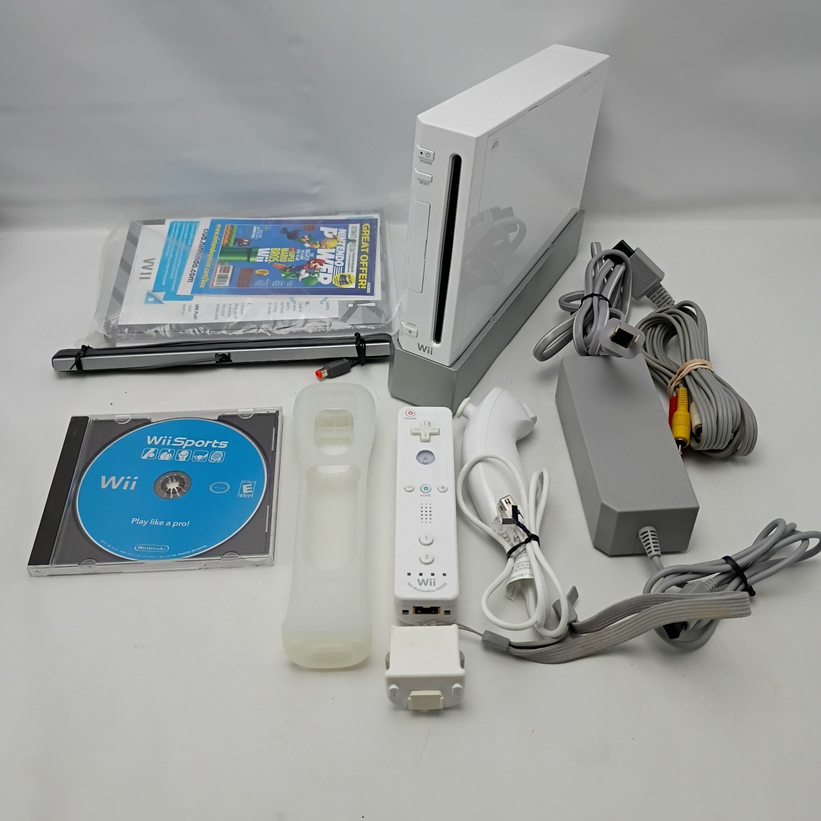Nintendo Wii Console Bundle Wii Sports OEM Remote Nunchuk Tested