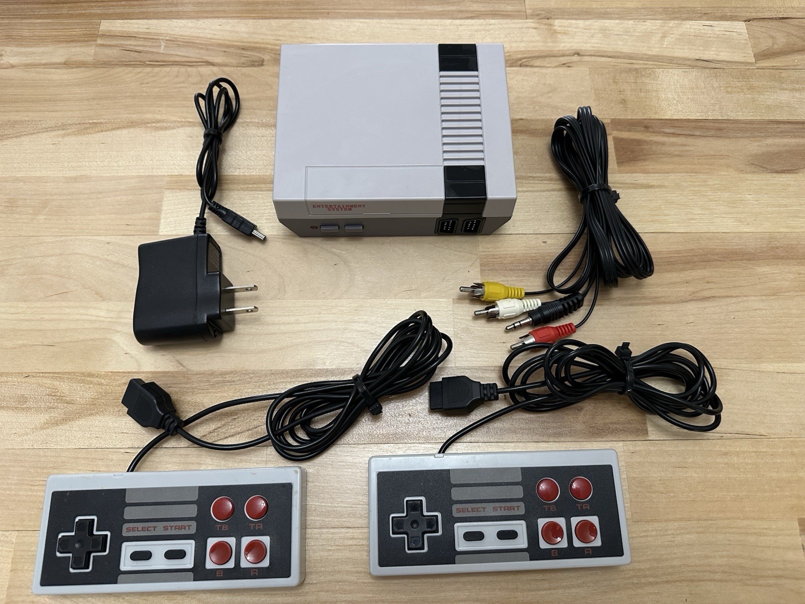 Nintendo NES Classic Edition 500games w/2 Controllers, AV & Power Cords *TESTED*