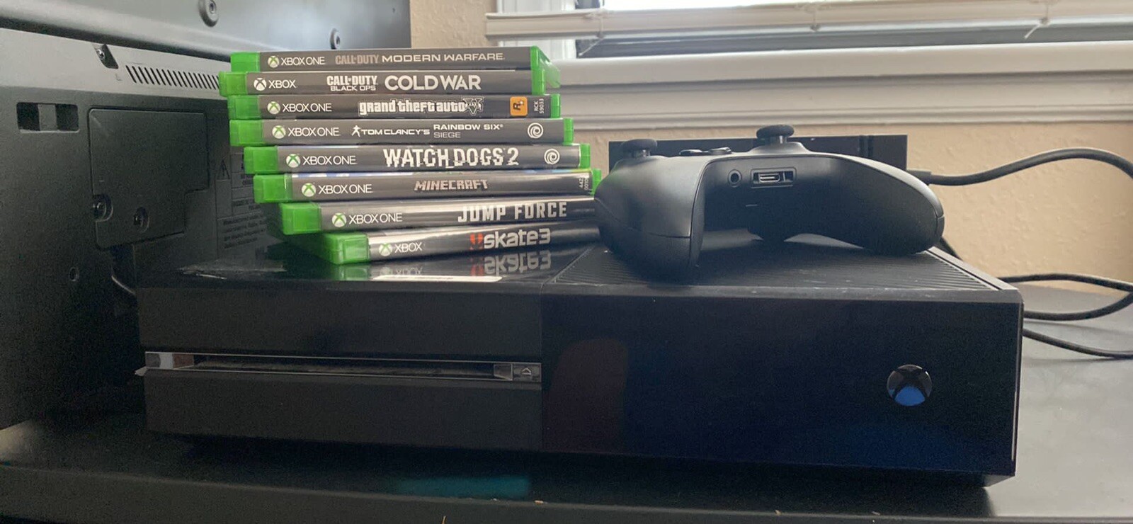 Microsoft Xbox One with Kinect 1TB Black Console – 7UV-00077