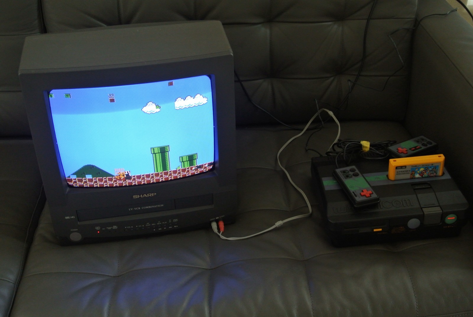 USA Sharp Twin Famicom Console Black Model AN-505-BK Famicom with Games Working!