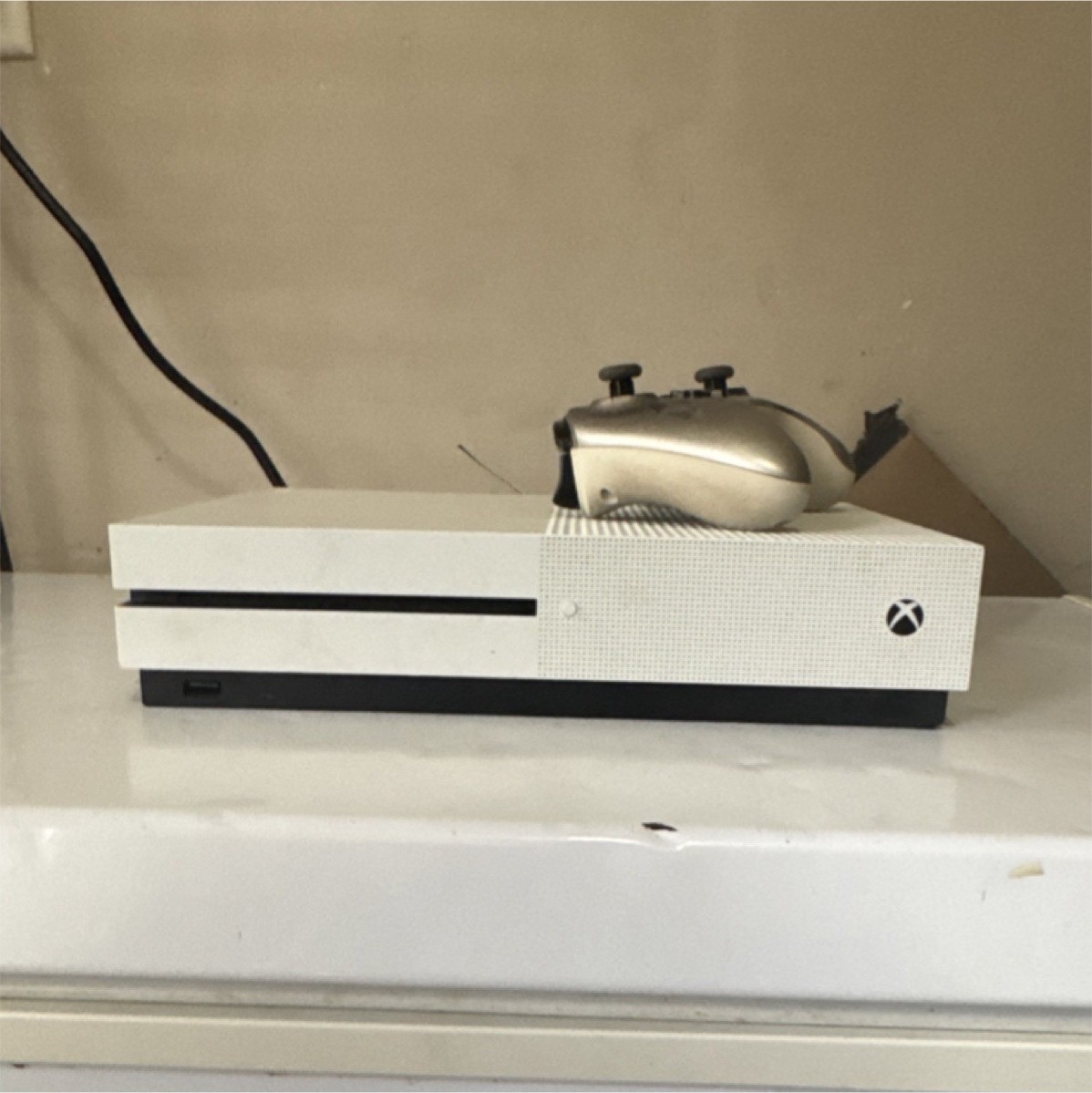 Microsoft Xbox One S White Console with Controller Wi-Fi HDMI USB Ethernet