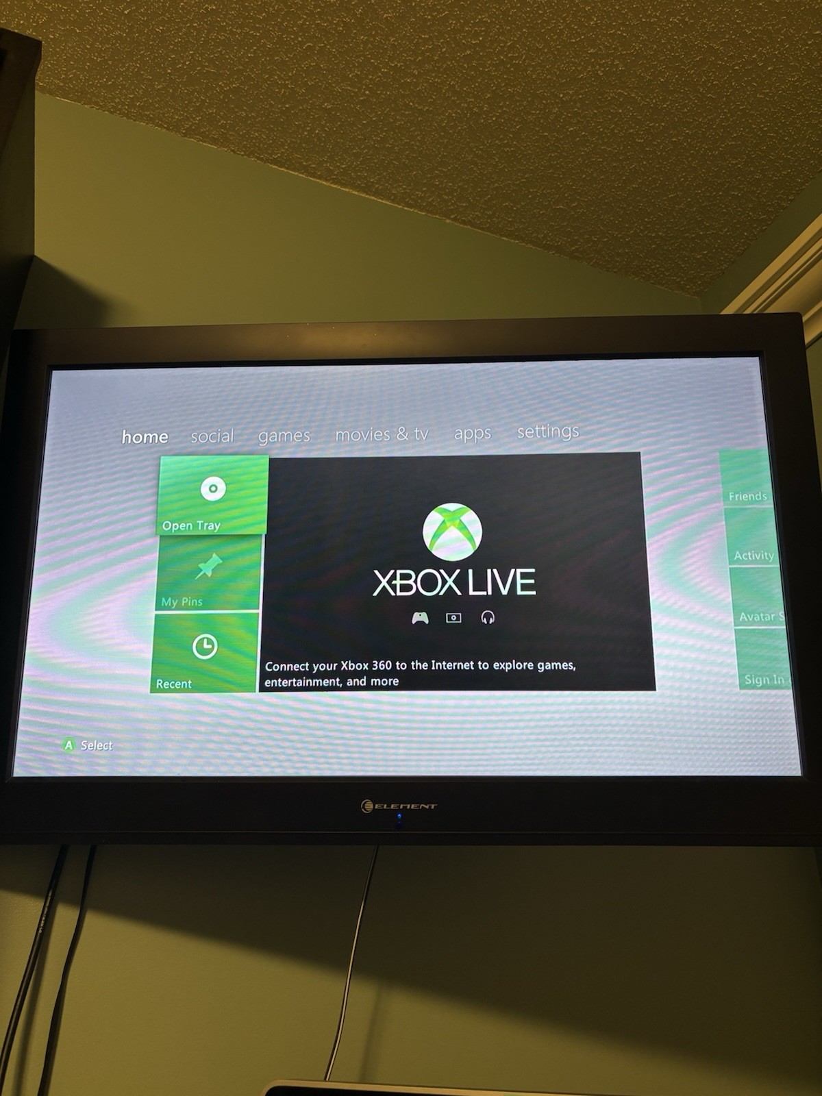 Xbox 360 With 15 Games NO Kinect