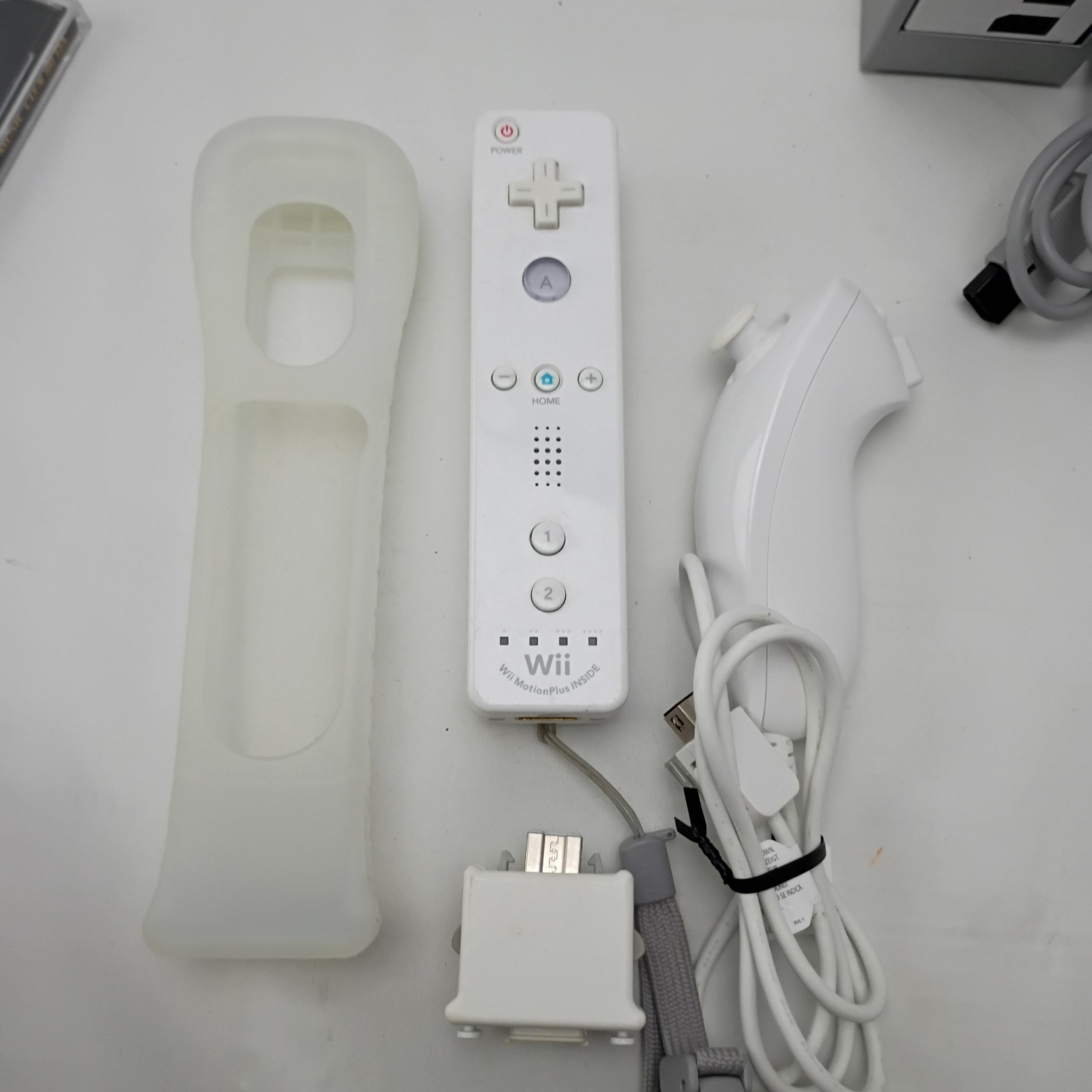 Nintendo Wii Console Bundle Wii Sports OEM Remote Nunchuk Tested