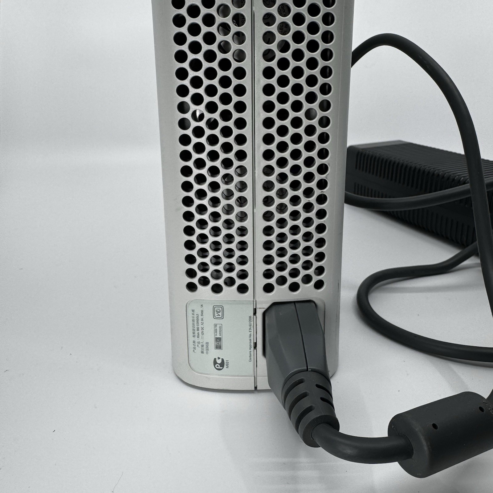 Xbox 360 S Slim Model 1439 White Console W/Controller No Hard drive Tested Works